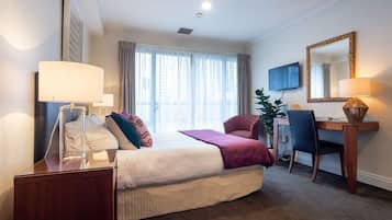 Desk, iron/ironing board, WiFi, bed sheets