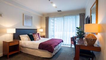 Desk, iron/ironing board, WiFi, bed sheets