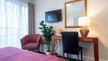 Desk, iron/ironing board, WiFi, bed sheets