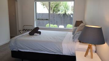 Iron/ironing board, WiFi, bed sheets