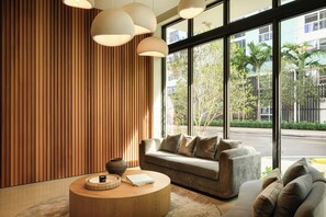 Lobby lounge - Sense28 Edgewater, an AvantStay Hotel (Miami)