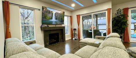 TV, fireplace