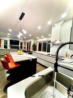 Dining - Creekside Mountain Family Retreat (Mills River)