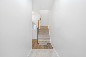 Interior - Cozy 4 bedroom townhouse. (Thorold)