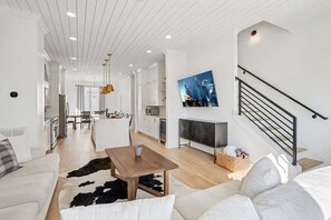 Smart TV - Rodeo - Rooftop Patio - Minutes to Broadway (Nashville)