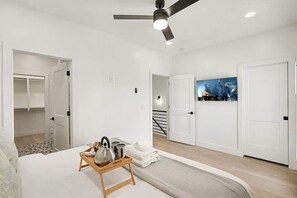 3 bedrooms, iron/ironing board, travel cot, free WiFi - Rodeo - Rooftop Patio - Minutes to Broadway (Nashville)