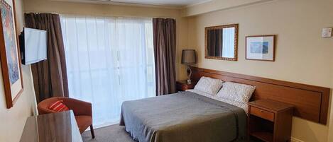 Desk, iron/ironing board, WiFi, bed sheets