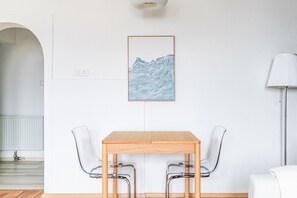 Dining - Blueground | Landstraße, view, nr Belvedere (Vienna)