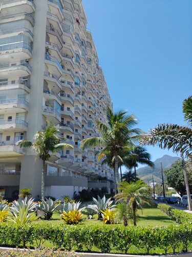 Fun at the beach! Cozy 1BR condo in perfect Barra da Tijuca beachfront location!