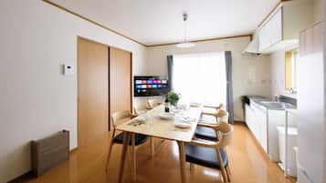 スタンダード アパートメント バルコニー シティビュー | 客室内のダイニングエリア