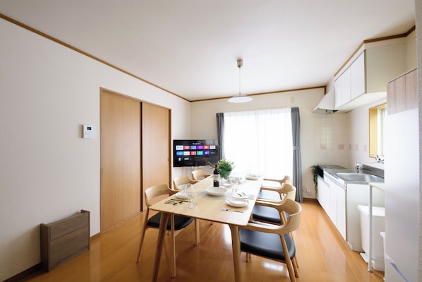 標準公寓, 陽台, 城市景觀 | 房內用餐區