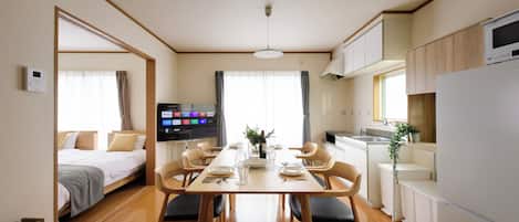 Standard Apartment, Balcony, City View | In-room dining