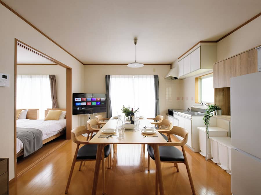 Standard Apartment, Balcony, City View | In-room dining