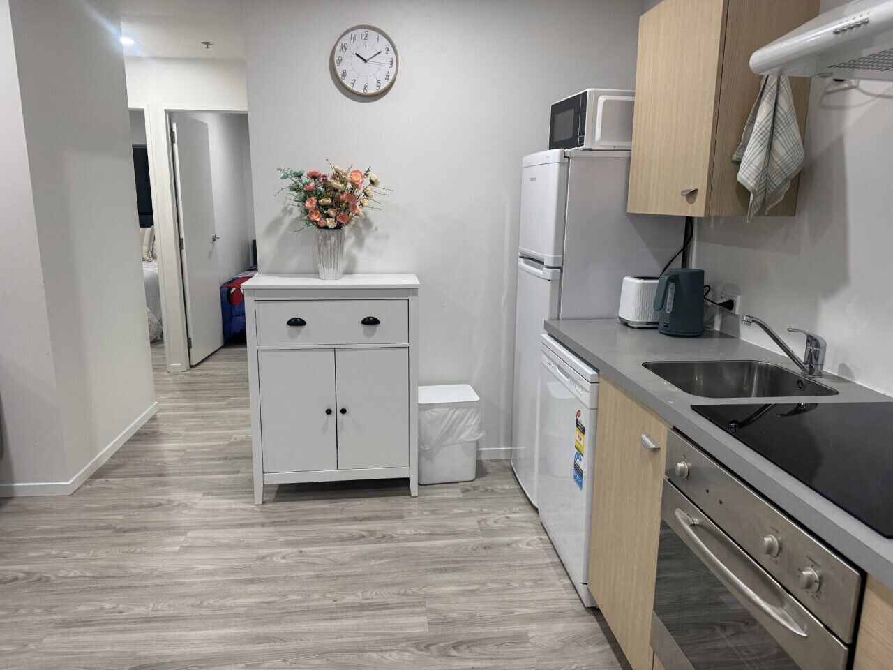 Réfrigérateur, micro-ondes, four, plaque de cuisson