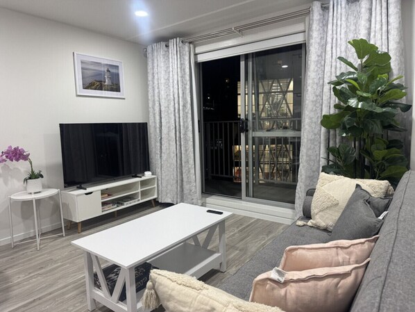 Books - Cozy and compact central apartment (Auckland)