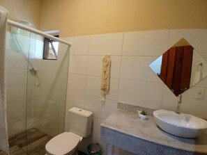 Towels, toilet paper - Entre àrvores (Paraty)