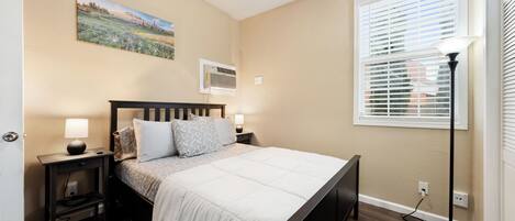 1 habitación, escritorio, tabla de planchar con plancha y wifi gratis