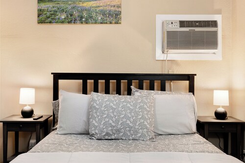 Premium Cozy 1-bedroom apartment in fantastic Sacramento w/ AC and gym equipment