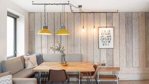 Dining - GuestReady - Modern stay with Balcony in London (London)