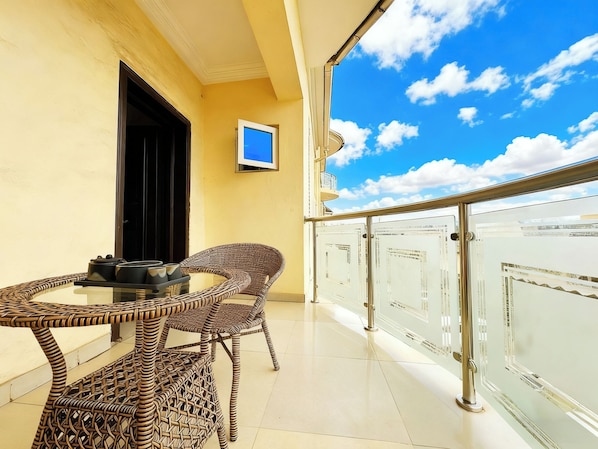 Double Room, City View | Desk, laptop workspace, blackout curtains, soundproofing - JUN YUE Ikeja Lagos hotel (Lagos)