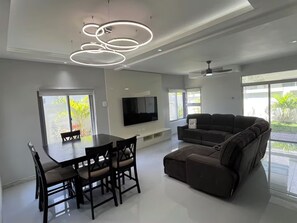 Smart TV - 3-bedroom House in Paradisiac Beach Club (plantation village)