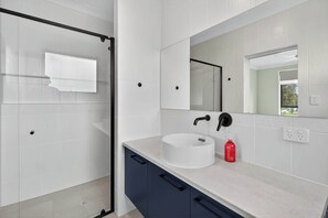 Douche, serviettes fournies