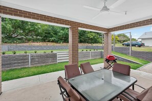 Outdoor dining - 31 Sun Orchid Drive, Chiton (Chiton)