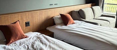 Chambre supérieure, lanai, vue sur l’océan | Accès au Wi-Fi (inclus), literie fournie