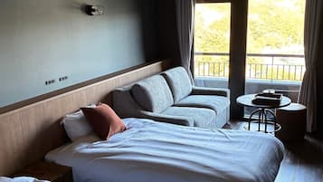 WiFi (free), bed sheets