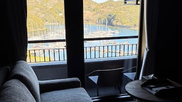 Habitación superior, lanai, vista al océano | Wifi gratis y ropa de cama