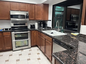 Private kitchen - Spacious 3-bedroom house in charming El Paso 5 mins from the Outlets Of El Paso (El Paso)