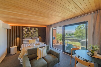 Lake Serenity by Ohana- Lake & Church Views Studio