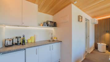 Microondas, horno, cafetera y tetera y tostadora