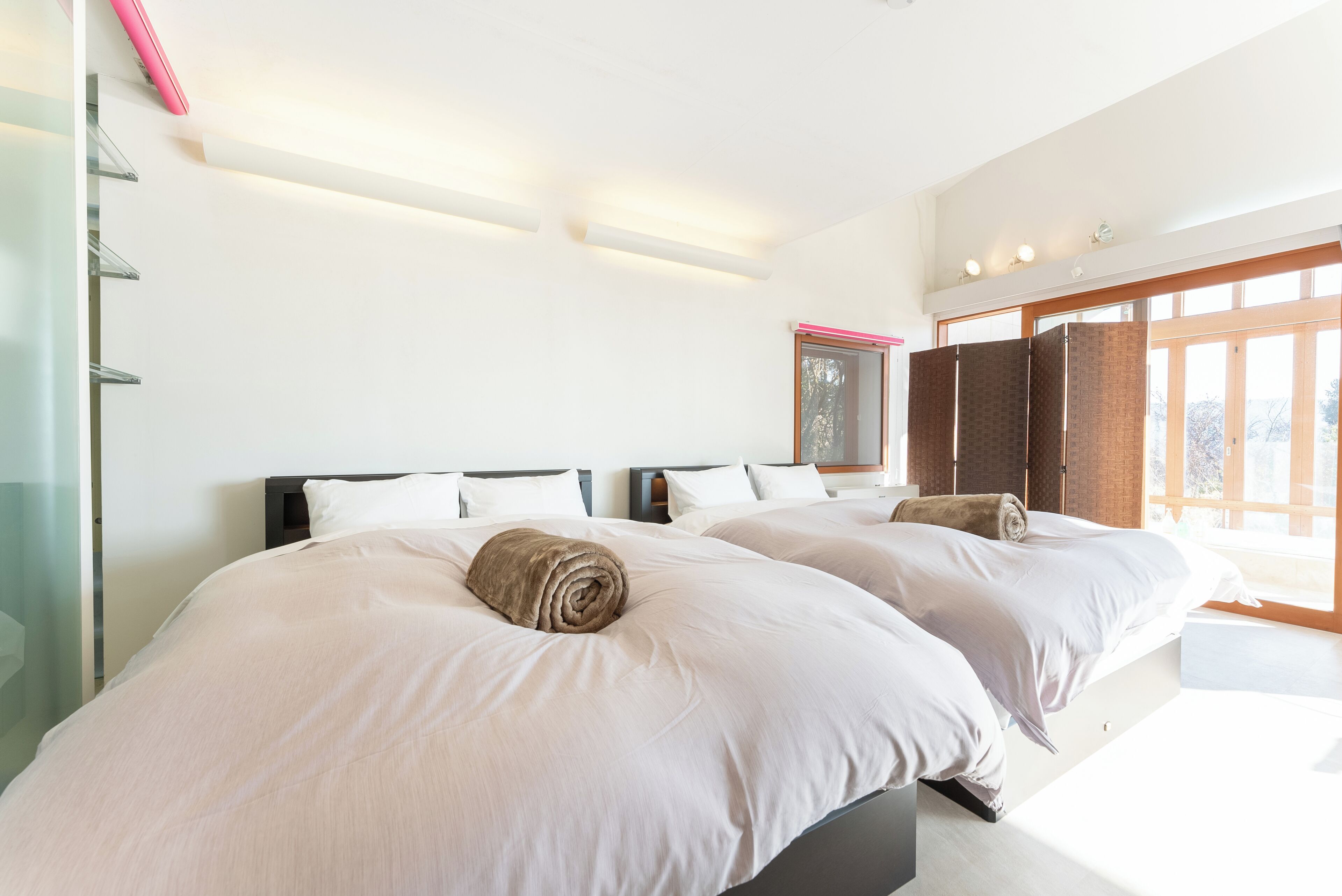 Panoramic Villa, Balcony, Lake View | Free WiFi, bed sheets