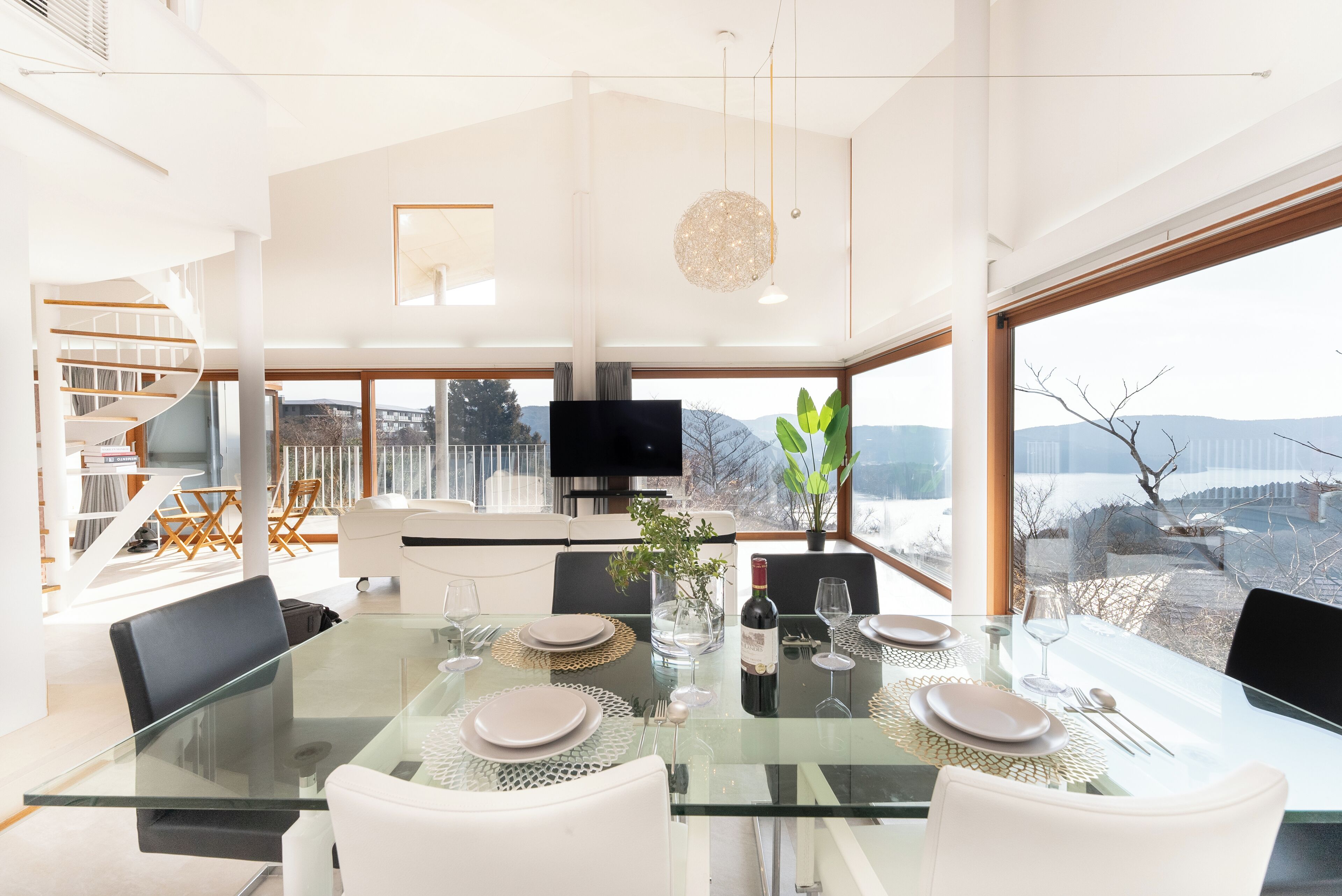 Panoramic Villa, Balcony, Lake View | In-room dining