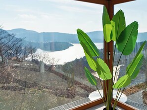 Biệt thự có tầm nhìn toàn cảnh, ban công, quang cảnh hồ | Truy cập Internet không dây miễn phí, bộ trải giường 