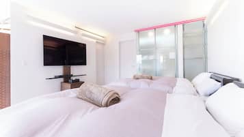 Panoramic Villa, Balcony, Lake View | Free WiFi, bed sheets