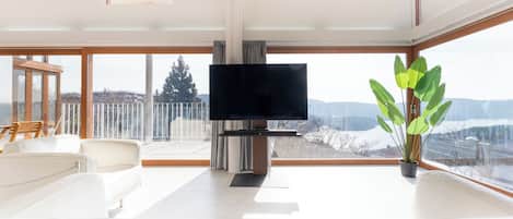 Panorama villa, balkon, uitzicht op meer | Gratis wifi, beddengoed