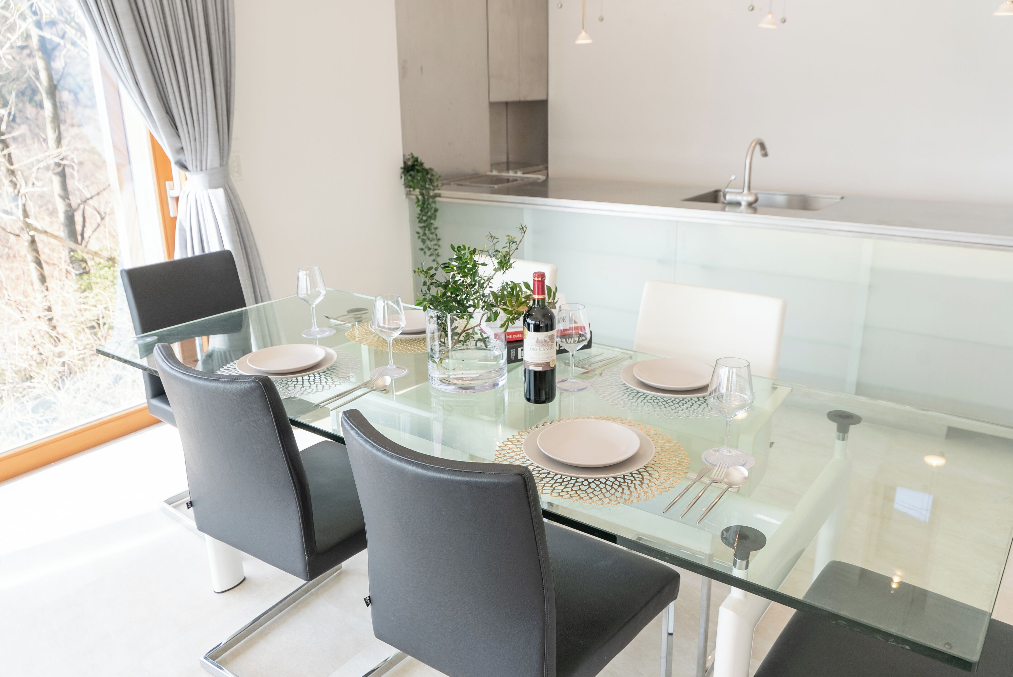 Villa panoramique, balcon, vue sur le lac | Cuisine privée | Réfrigérateur grande capacité avec congélateur, four à micro-ondes