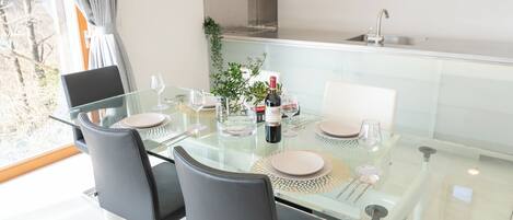 Panoramic Villa, Balcony, Lake View | Private kitchen