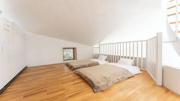 Panoramic Villa, Balcony, Lake View | Free WiFi, bed sheets