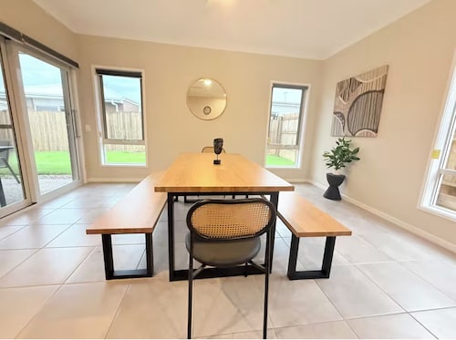 New 4-Bedroom Family Home with Carpark in Griffin