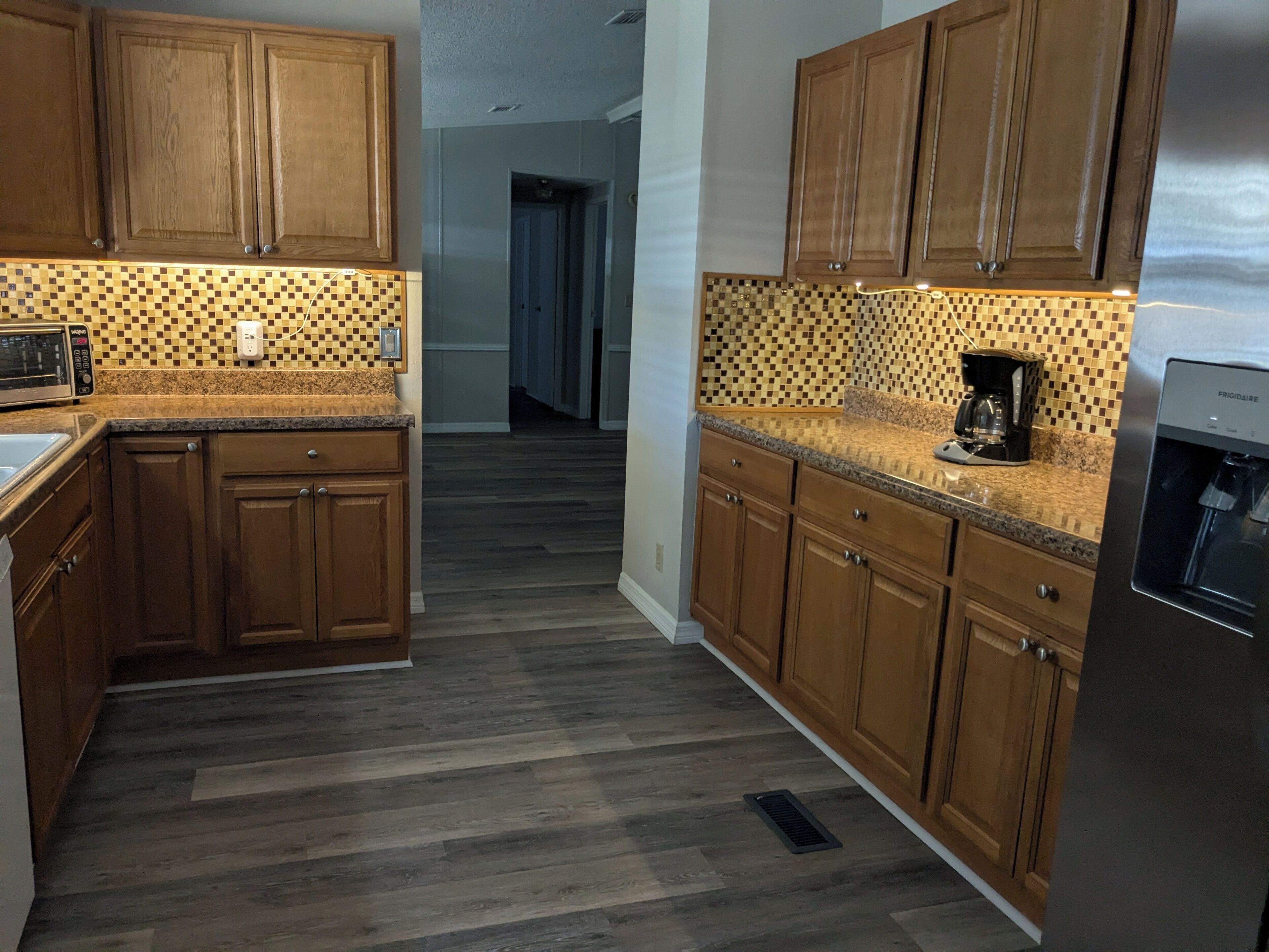 Four à micro-ondes, un four, surface de cuisson, lave-vaisselle