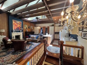 Living area - Luxurious Rooftop French Quarter Penthouse (New Orleans)