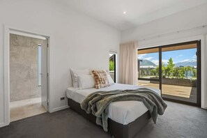 3 bedrooms, iron/ironing board, WiFi, bed sheets - Wanaka Mountain Oasis - Spa & Pool (Wānaka)