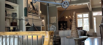 Safe, Central, Luxury Villa 14 Miles from Arrowhead Stadium for the World Cup!!