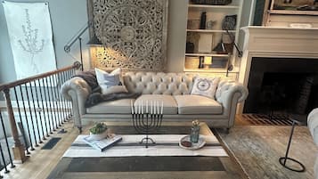 Smart TV, fireplace, books, printers