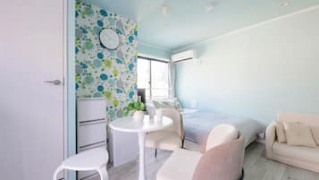 Kamar Double atau Twin Basic, Bebas Asap Rokok, pemandangan kota | Tirai kedap cahaya, setrika/meja setrika, Wi-Fi gratis, dan seprai linen