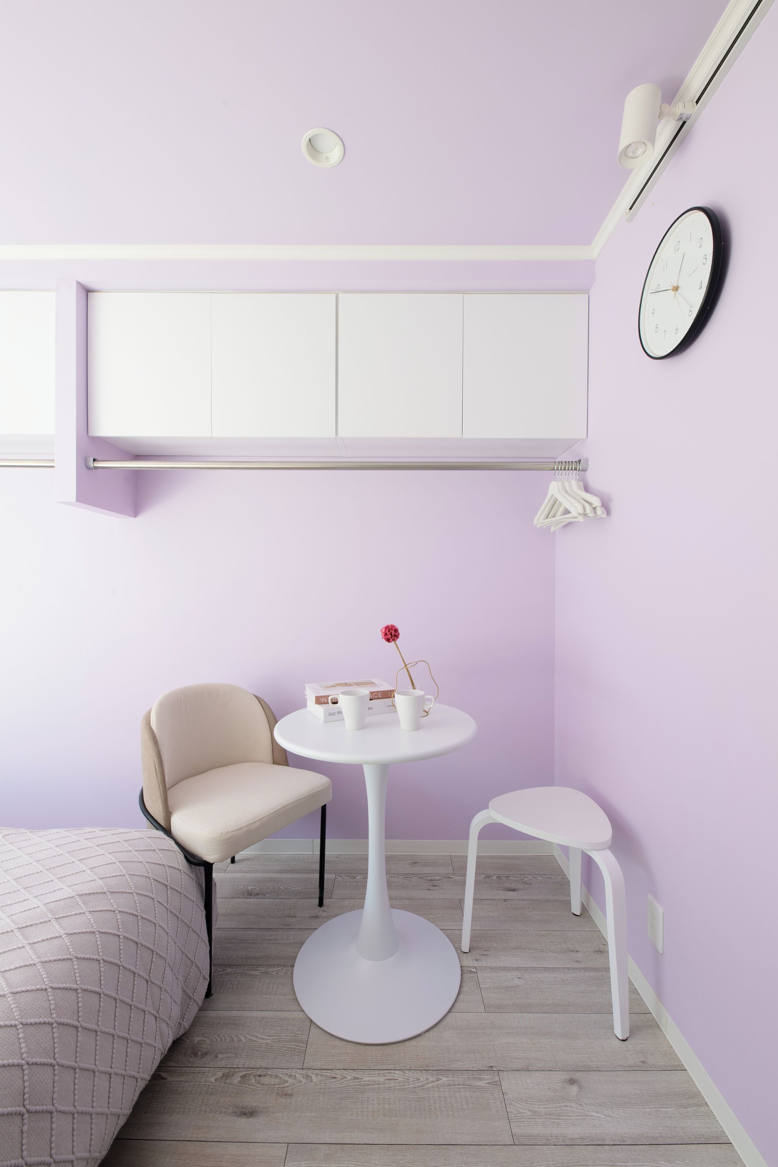 Quarto casal ou duplo básico, para não fumantes, vista para a cidade | Cortinas blackout, ferros/tábuas de passar roupa, Wi-Fi de cortesia