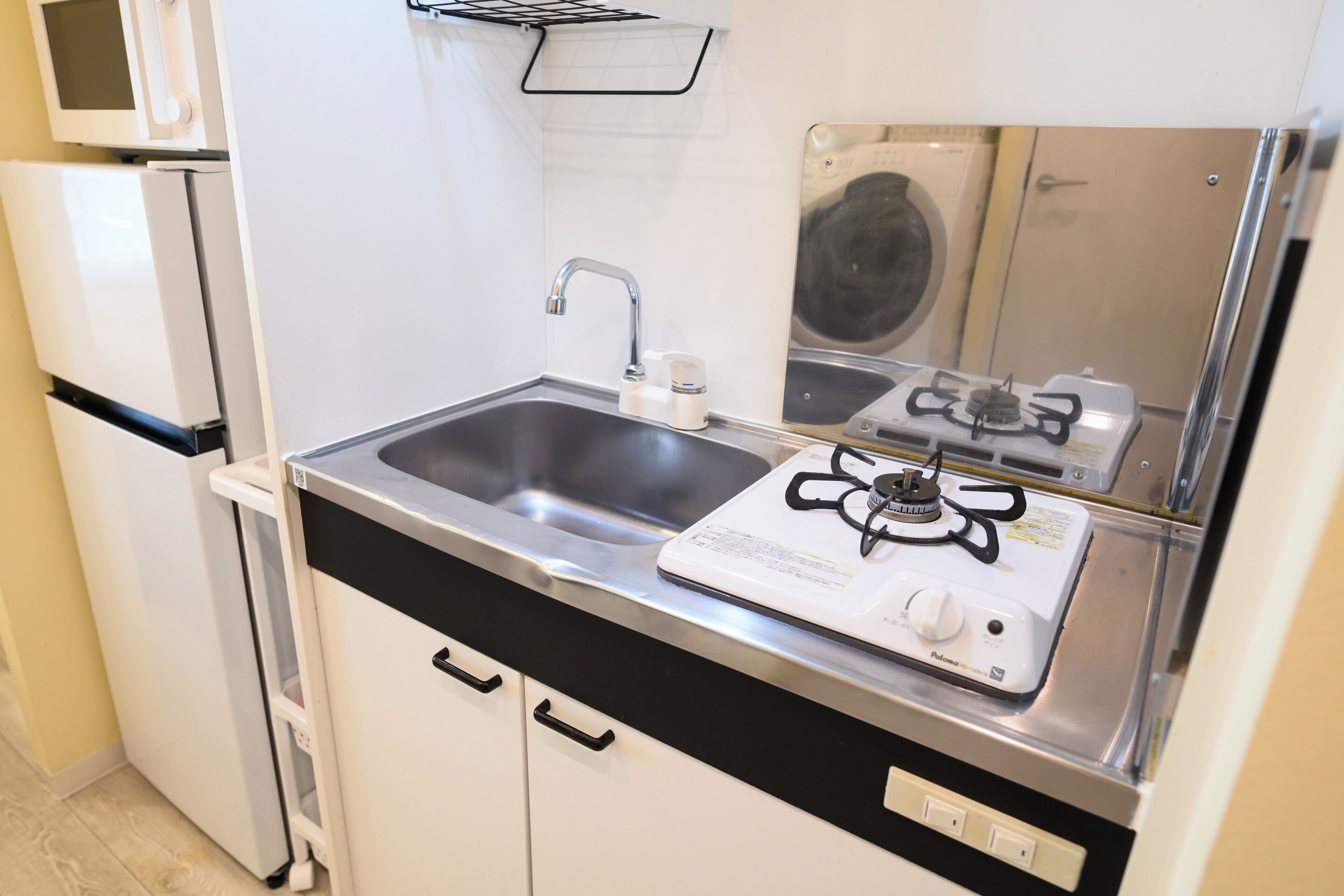 ベーシック ダブルまたはツインルーム 禁煙 シティビュー | 専用キッチン | 冷蔵庫、電子レンジ、コンロ、調理器具と食器